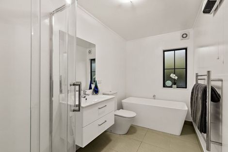 Photo of property in 2/54 Granville Drive, Massey, Auckland, 0614