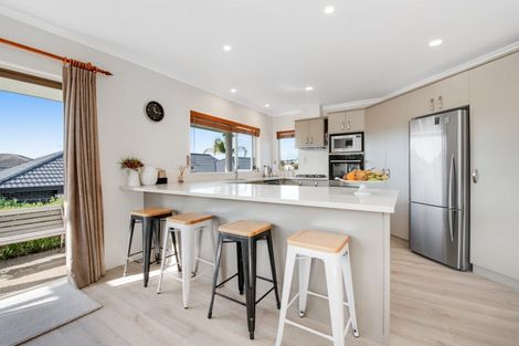 Photo of property in 14 Astor Place, Orewa, 0931