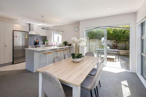 Photo of property in 61u8 Black Rock Road, Newlands, Wellington, 6037