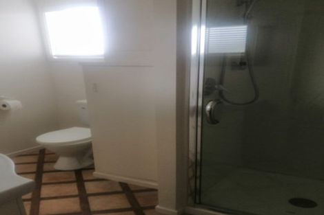 Photo of property in 613 Glenfield Road, Totara Vale, Auckland, 0629