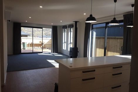 Photo of property in 10 Bale Road, Jacks Point, 9371