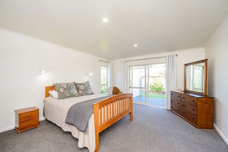Photo of property in 5 Montana Way, Milson, Palmerston North, 4414
