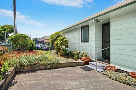 Photo of property in 32 Clendon Avenue, Papatoetoe, Auckland, 2025