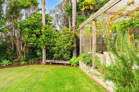 Photo of property in 381 Cove Road, Waipu, 0582