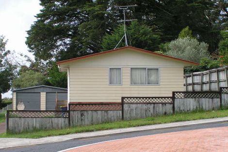 Photo of property in 13 Garton Drive, Massey, Auckland, 0614