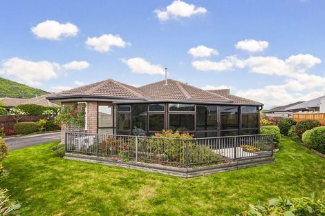 Photo of property in 4 Cranbrook Grove, Waikanae, 5036