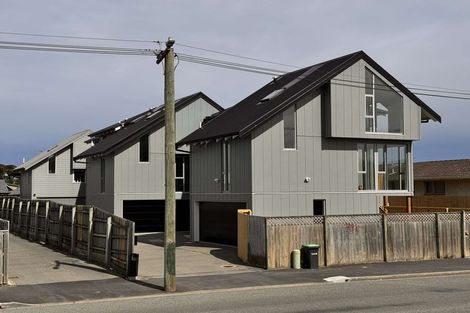 Photo of property in 4/246 Marine Parade, New Brighton, Christchurch, 8061