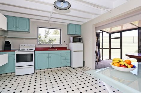 Photo of property in 2/2 Heretaunga Street East, Parkvale, Hastings, 4122
