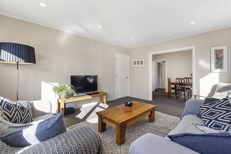 Photo of property in 16 Kereru Bend, Tawa, Wellington, 5028