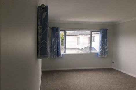 Photo of property in 81 Lake Road, Northcote, Auckland, 0627