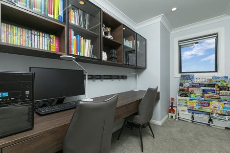 Photo of property in 7 Sir Lincoln Drive, Kumeu, 0810