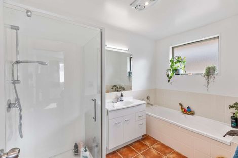 Photo of property in 18 Chic Gardens, Parakai, 0830
