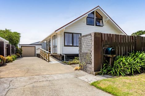 Photo of property in 5 Dieffenbach Street, Opunake, 4616