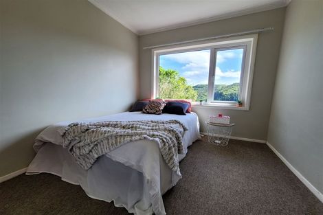 Photo of property in 20 Miles Crescent, Newlands, Wellington, 6037