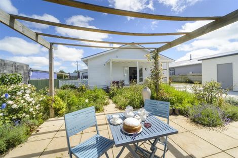 Photo of property in 7 Station Road, Marton, 4710