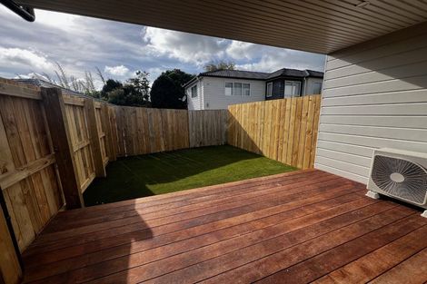 Photo of property in 21 Divich Avenue, Te Atatu South, Auckland, 0610