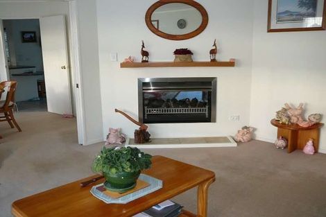 Photo of property in 36 Tyrico Close, Unsworth Heights, Auckland, 0632