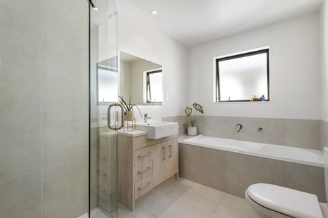 Photo of property in 4b Rosalind Road, Glenfield, Auckland, 0629