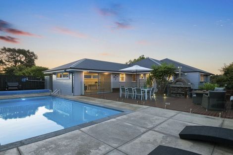 Photo of property in 34 Cliff View Drive, Green Bay, Auckland, 0604