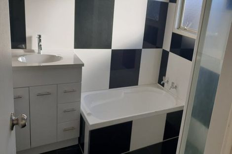 Photo of property in 27 Dovey Place, Massey, Auckland, 0614