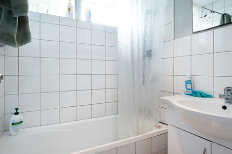Photo of property in 2/15 Mcleod Road, Henderson, Auckland, 0612