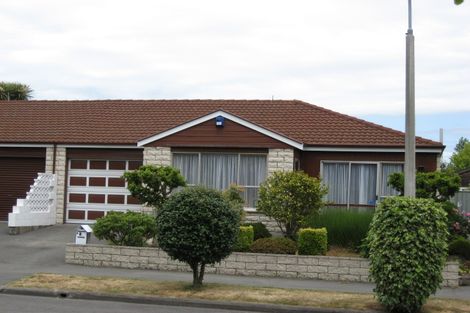 Photo of property in 1/5 Juniper Place, Burnside, Christchurch, 8053