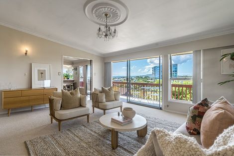 Photo of property in 15a Rangitoto Terrace, Milford, Auckland, 0620