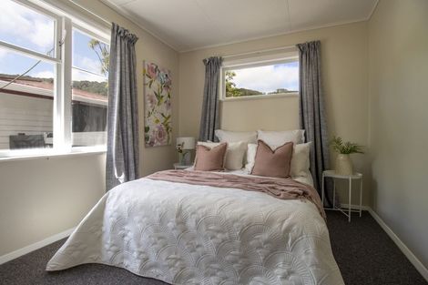 Photo of property in 25 Lees Grove, Wainuiomata, Lower Hutt, 5014