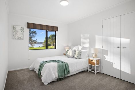 Photo of property in 5 Godwit Place, Waiuku, 2123