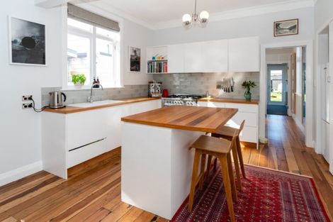 Photo of property in 187 Onepu Road, Lyall Bay, Wellington, 6022