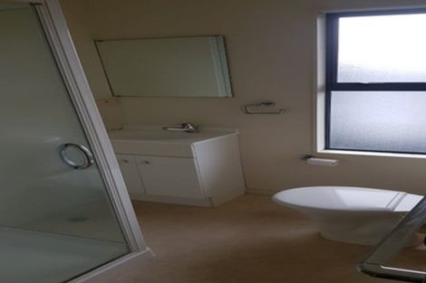 Photo of property in 2/83 Portage Road, New Lynn, Auckland, 0600