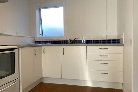 Photo of property in 21 Quigley Street, Newlands, Wellington, 6037