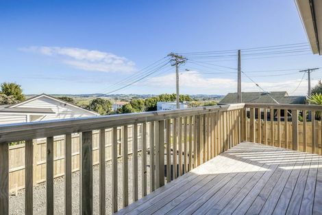 Photo of property in 18 St James Avenue, Helensville, 0800