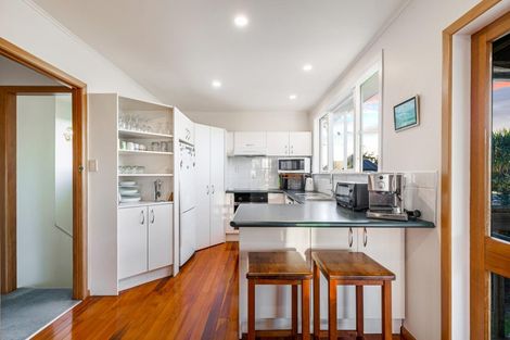 Photo of property in 18 Lavelle Road, Henderson, Auckland, 0612