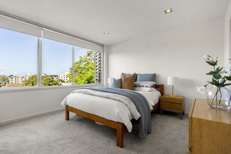 Photo of property in 2/4 Campbell Road, Takapuna, Auckland, 0622