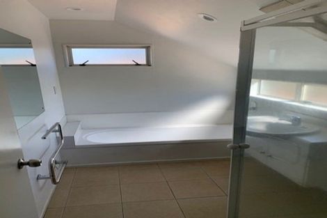 Photo of property in 6 Nile Road, Kelston, Auckland, 0602