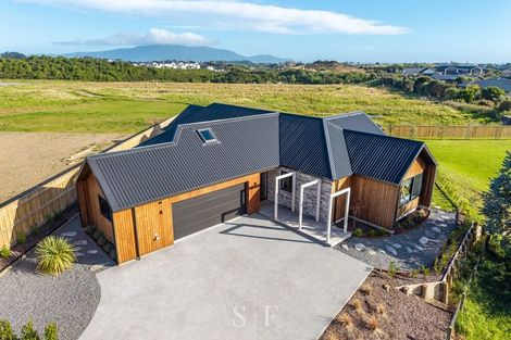 Photo of property in 40 Anderson Park Drive, Waikanae, 5036