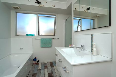 Photo of property in 3 Thorburn Avenue, Red Beach, 0932