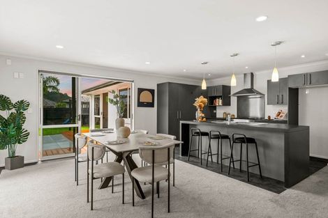 Photo of property in 18 Huntington Park Drive, Greenhithe, Auckland, 0632