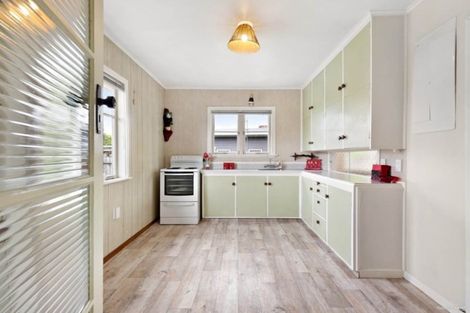 Photo of property in 14 Taikata Road, Te Atatu Peninsula, Auckland, 0610