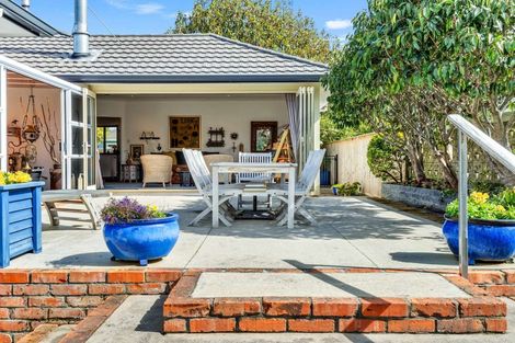 Photo of property in 16 Tregarth Street, Saint Johns Hill, Whanganui, 4501