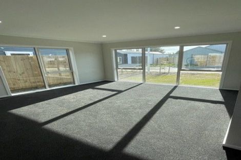 Photo of property in 5 Koru Loop, Paraparaumu, 5032