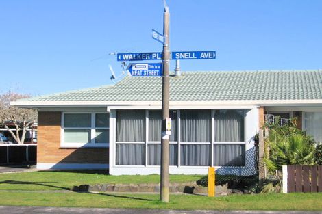 Photo of property in 2/12 Alf Walker Place, Papakura, 2110