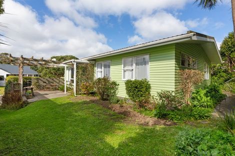 Photo of property in 25 Churton Drive, Churton Park, Wellington, 6037