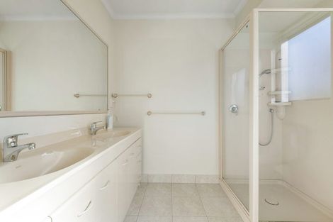 Photo of property in 17 Bundoran Way, Pinehill, Auckland, 0632