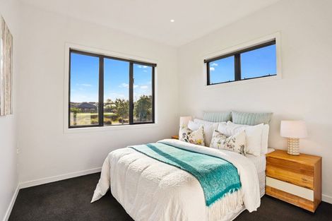 Photo of property in 22 Kahika Grove, Huapai, Kumeu, 0810