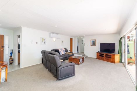 Photo of property in 7 Snell Grove, Clouston Park, Upper Hutt, 5018