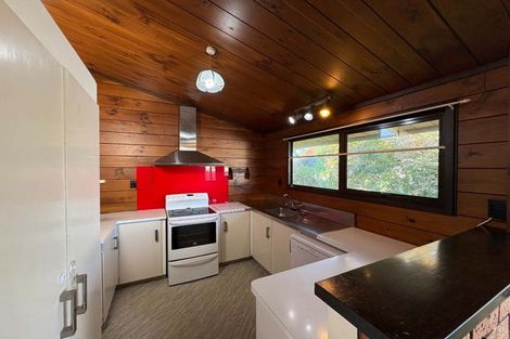 Photo of property in 4 Skeet Place, Merrilands, New Plymouth, 4312