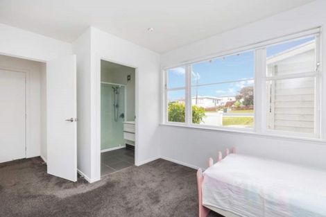 Photo of property in 190 Rathgar Road, Henderson, Auckland, 0610