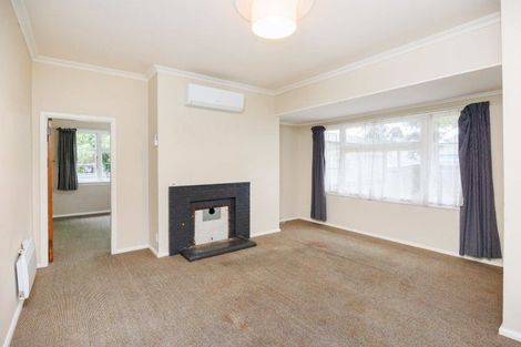 Photo of property in 5 Pahiatua Street, Hokowhitu, Palmerston North, 4410